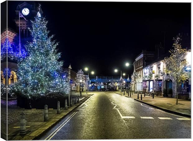 High Street at Christmas, Hungerford, Berkshire, E Canvas Print by Mark Llewellyn