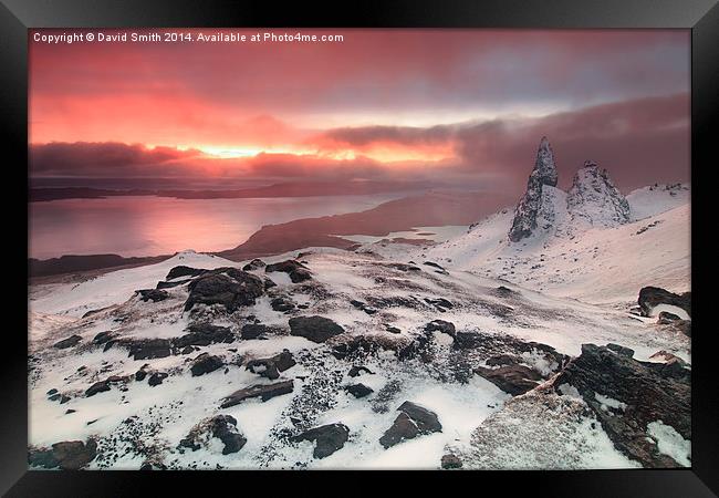 Sunrise at the old man of Storr Framed Print by David Smith