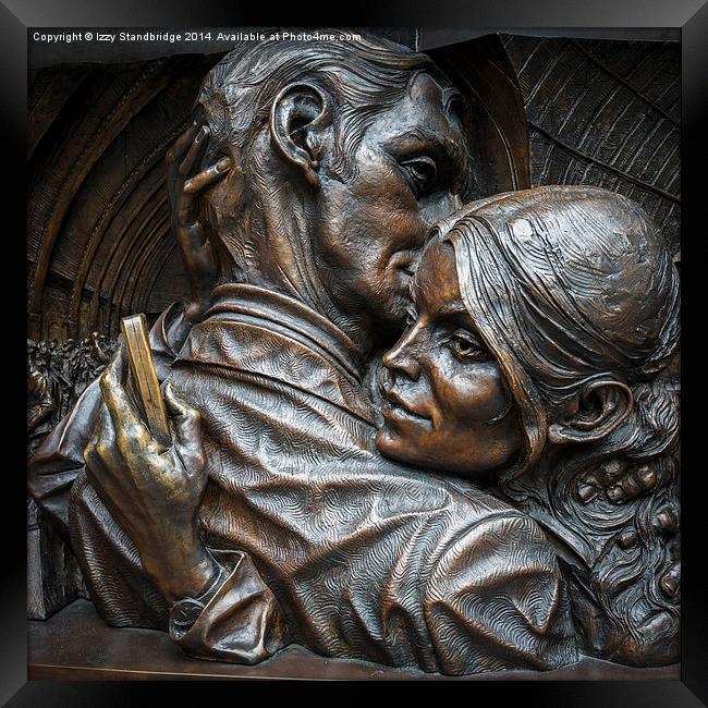  The Meeting Place sculpture, St Pancras Station,  Framed Print by Izzy Standbridge