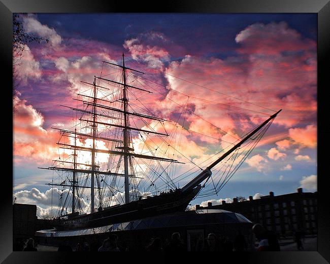  Sunset over the Cutty Sark Clipper Framed Print by sylvia scotting