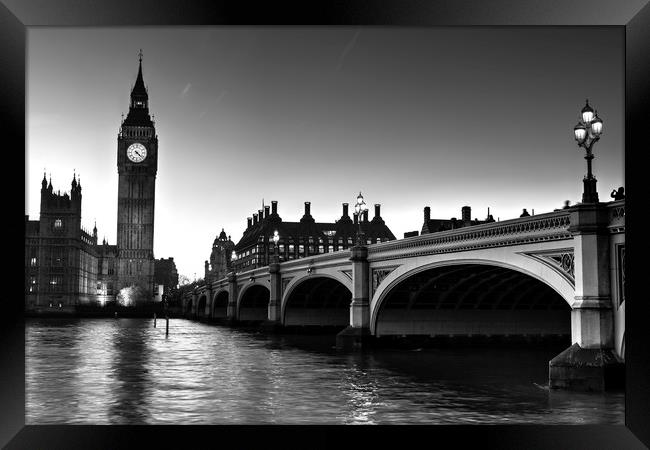  Westminster Bridge and Big Ben Framed Print by David Pyatt
