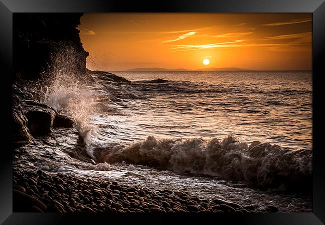  Amroth beach sunrise by cliff Framed Print by Simon West