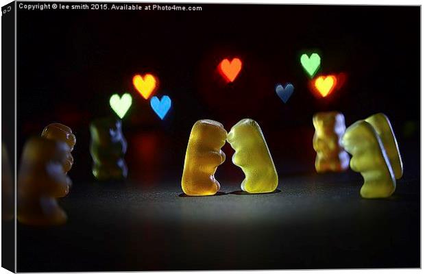  gummy love  Canvas Print by lee smith
