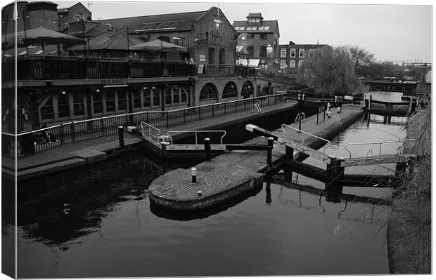 Camden Lock 10 Canvas Print by Iain McGillivray