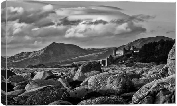  Harlech castle Canvas Print by Rory Trappe