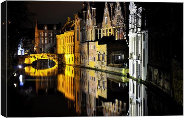 Beautiful Brugge canals  Canvas Print by Lorraine Paterson