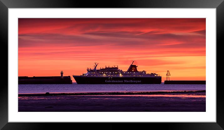 Sunset cruise Framed Mounted Print by Sam Smith