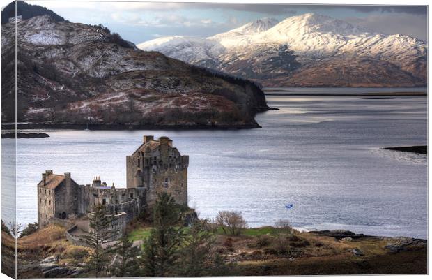 Eilean Donan Castle Scotland. Canvas Print by Derek Beattie