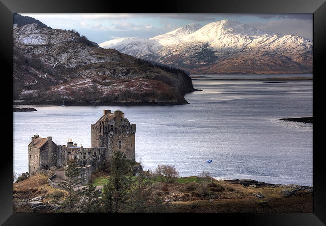 Eilean Donan Castle Scotland. Framed Print by Derek Beattie
