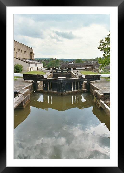 Locks at bingley, Yorkshire Framed Mounted Print by Gareth Wild