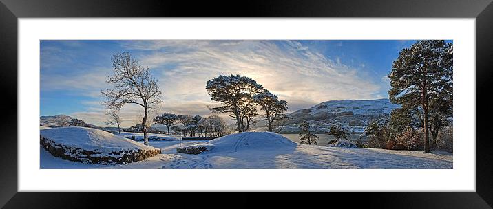  On the 'Lump', Portree, on a snow clad winters af Framed Mounted Print by Richard Smith