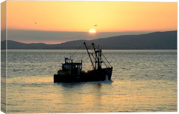  A Fishermans sunset on the silloth firth Canvas Print by pristine_ images