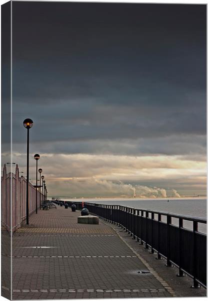 Promenade on the River Mersey, Liverpool, UK. Canvas Print by ken biggs