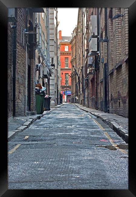 Looking down an empty inner city alleyway Framed Print by ken biggs