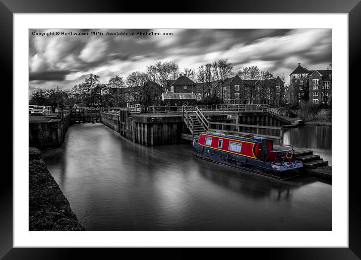  canal boat at tonbridge locks Framed Mounted Print by Brett watson