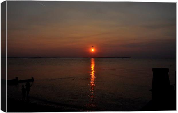  Beautiful Whitstable Sunset Canvas Print by pristine_ images