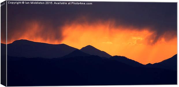 Stormy sunset Canvas Print by Ian Middleton