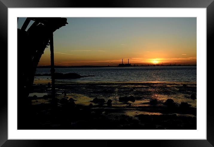 shipwrecked sunset on the river thames, Gravesend Framed Mounted Print by pristine_ images