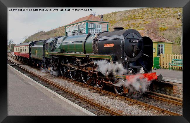  70000 Britannia at Corfe Castle. Framed Print by Mike Streeter