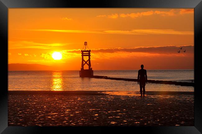  iron man at sunset Framed Print by sue davies