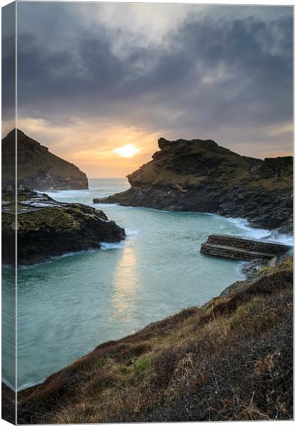 Towards the Setting Sun (Boscastle) Canvas Print by Andrew Ray