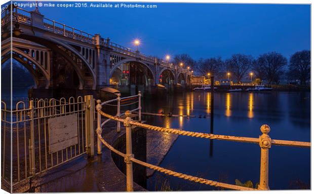  Richmond  lock downstream first light Canvas Print by mike cooper