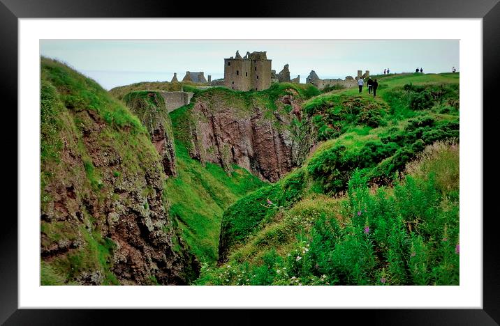  dunnottar castle   Framed Mounted Print by dale rys (LP)