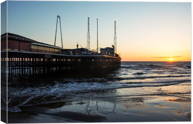  South Pier Sunset Blackpool Canvas Print by Gary Kenyon