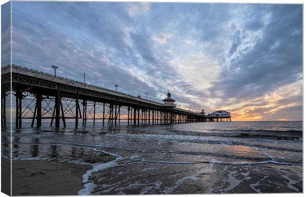  Sunset North Pier Blackpool Canvas Print by Gary Kenyon