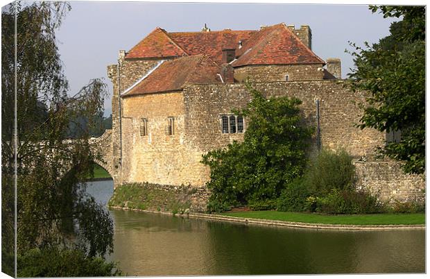 LEEDS CASTLE MOAT Canvas Print by Ray Bacon LRPS CPAGB