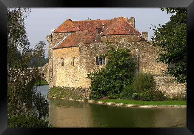 LEEDS CASTLE MOAT Framed Print by Ray Bacon LRPS CPAGB