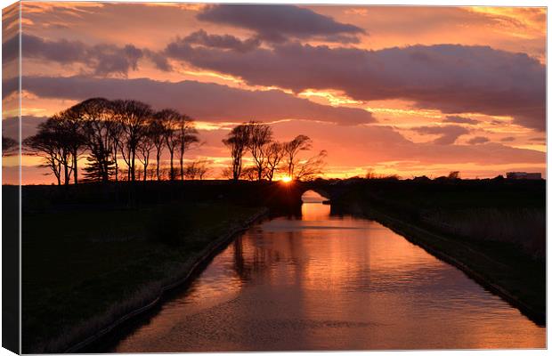  Sunset  And Silhouettes On The Canal  Canvas Print by Gary Kenyon