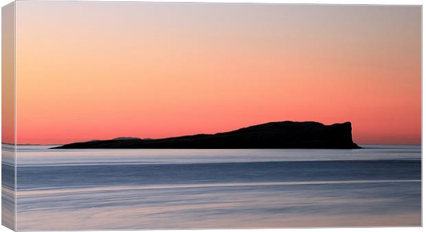 Staffin Island Sunset Canvas Print by Grant Glendinning