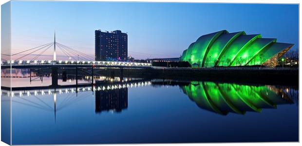  sunset in the city of Glasgow Canvas Print by Stephen Taylor