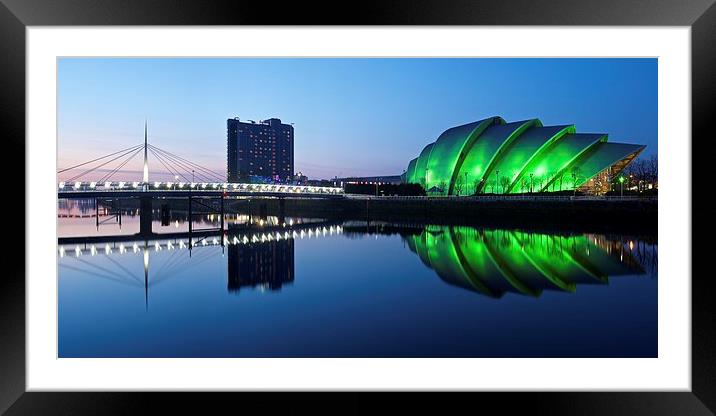  sunset in the city of Glasgow Framed Mounted Print by Stephen Taylor