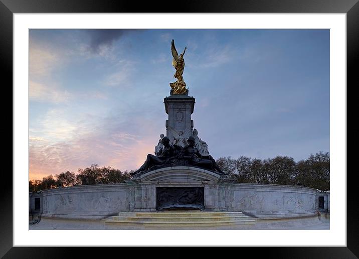  Victoria Memorial London Framed Mounted Print by Stephen Taylor