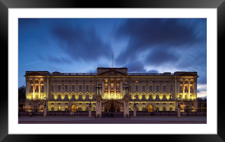 Buckingham palace at night Framed Mounted Print by Stephen Taylor