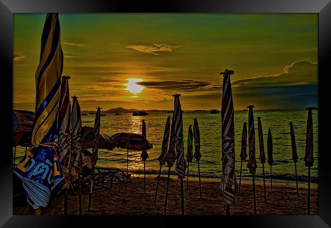  PATTY BEACH SUNSET Framed Print by radoslav rundic