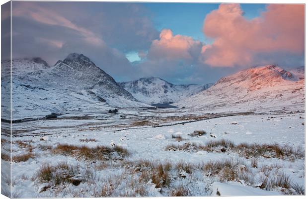  Ogwen valley Canvas Print by Rory Trappe