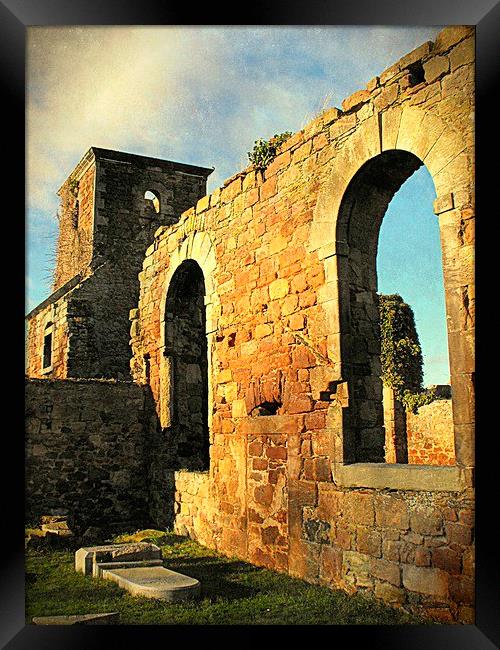 ruin church,north berwick Framed Print by dale rys (LP)
