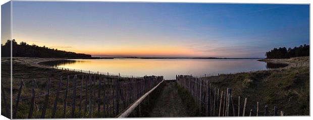 Holkham bay at the end of the day Canvas Print by Gary Pearson