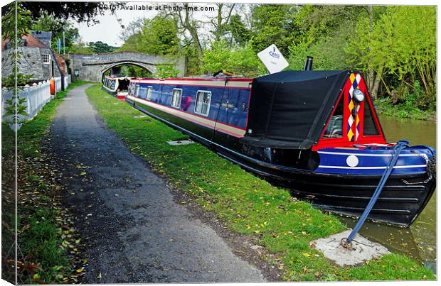  A Narrow boat on the Shropshire Union canal Canvas Print by Frank Irwin