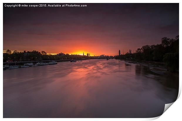  sunrise from Chelsea bridge Print by mike cooper