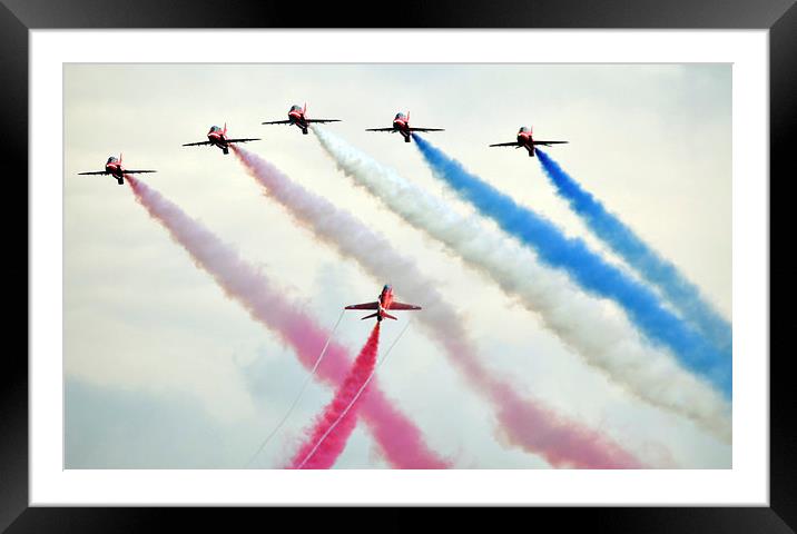  The red arrows 2015  Framed Mounted Print by Andy Stringer