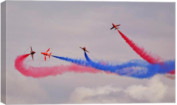  The red arrows 2015 break Canvas Print by Andy Stringer