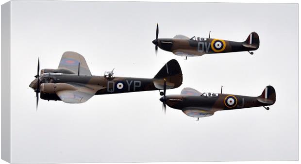  blenhiem with fighter escort Canvas Print by Andy Stringer