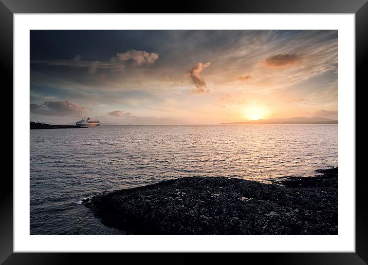  Queen Mary 2  Framed Mounted Print by Grant Glendinning