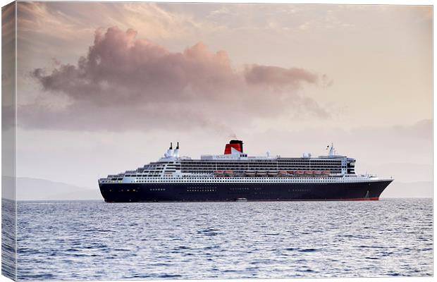  Queen Mary 2 Canvas Print by Grant Glendinning