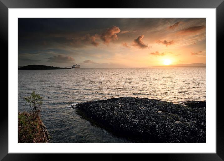  Queen Mary 2 Sunset Framed Mounted Print by Grant Glendinning