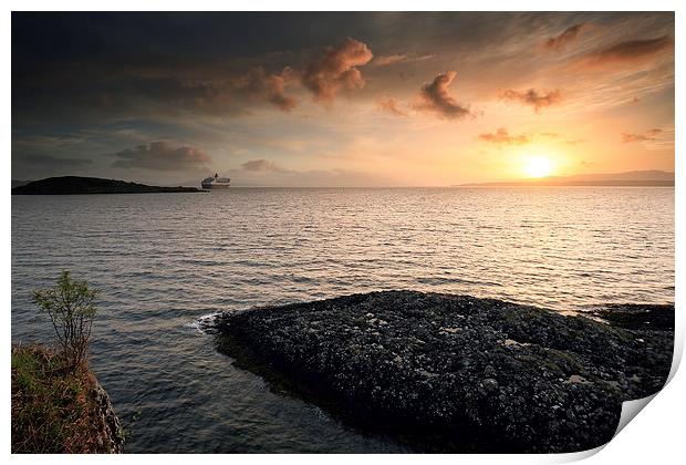  Queen Mary 2 Sunset Print by Grant Glendinning